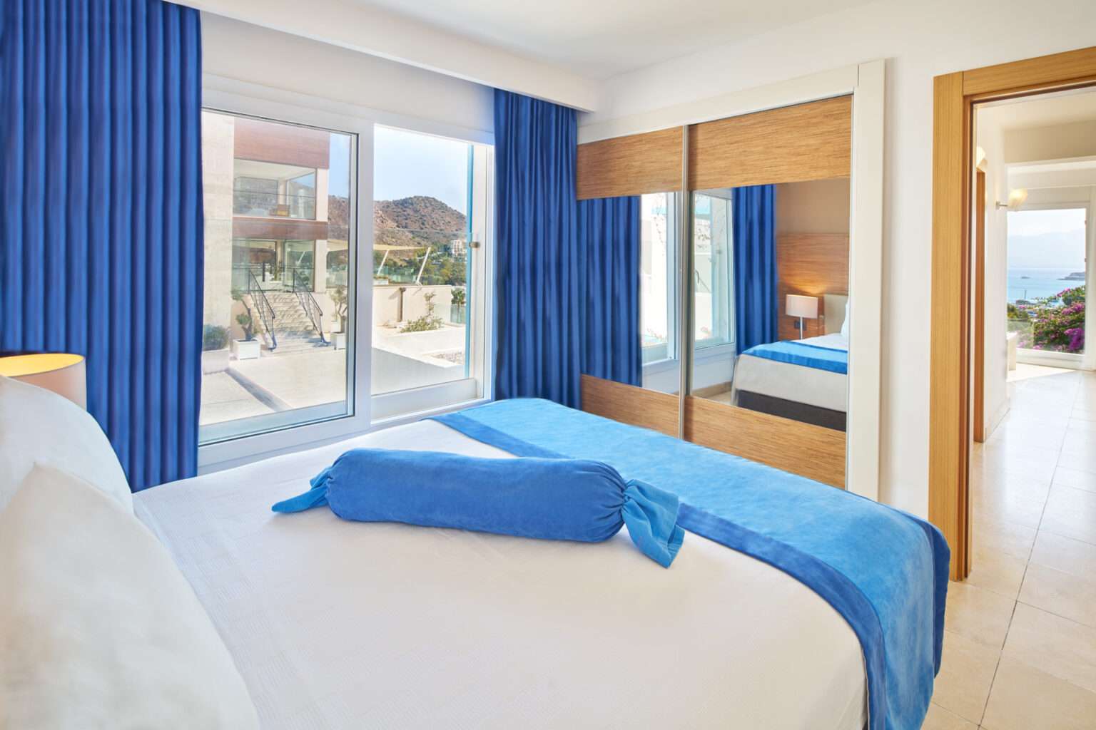 Club 1+1 Sea View