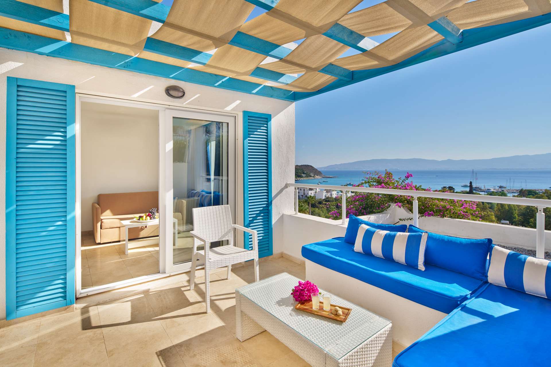 Club 1+1 Sea View